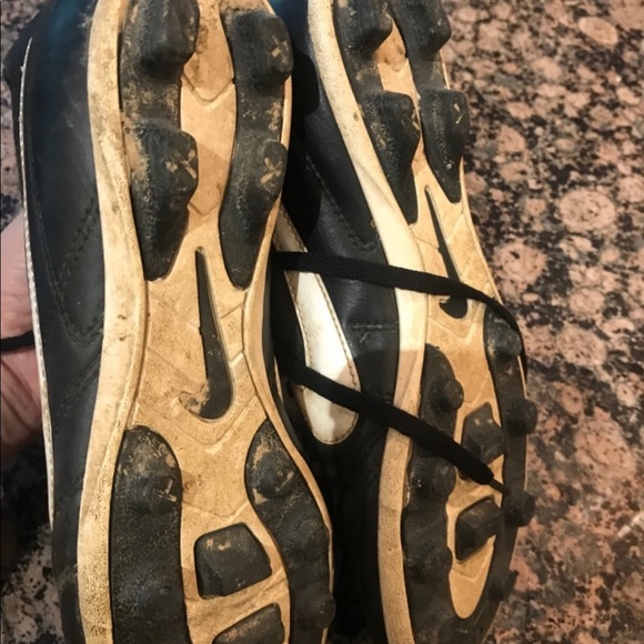 Nike Cleat Kids Sports Shoes - Picture 3 of 5